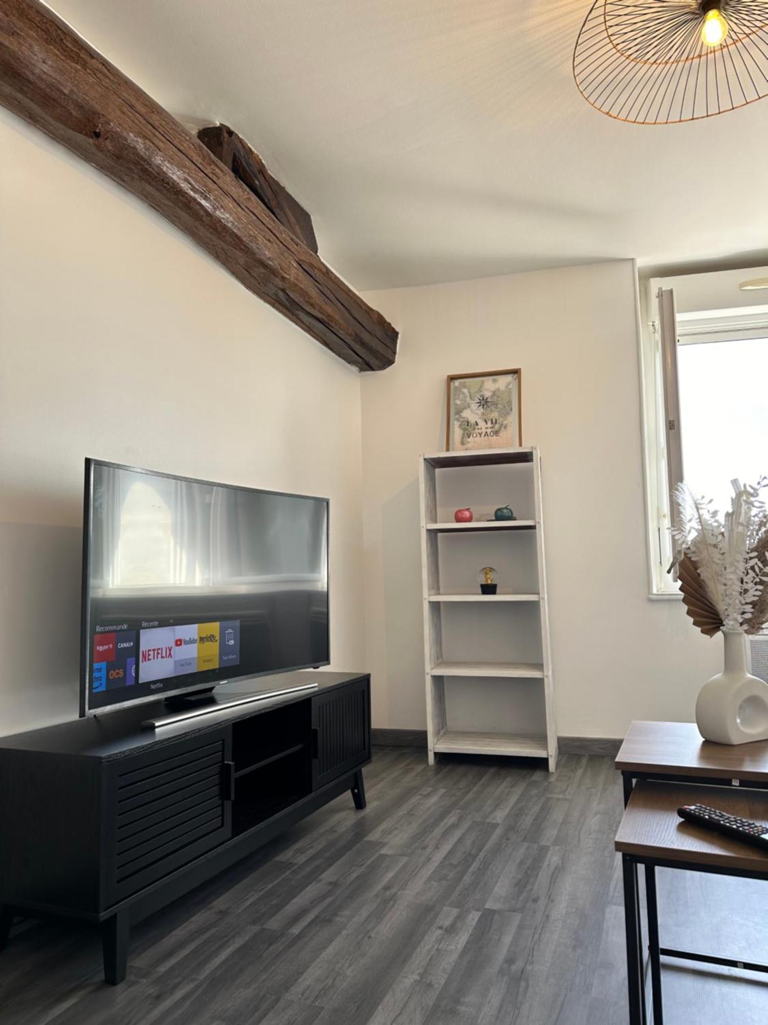 Appartement Cosy En Centre Ville Cholet Exterior photo