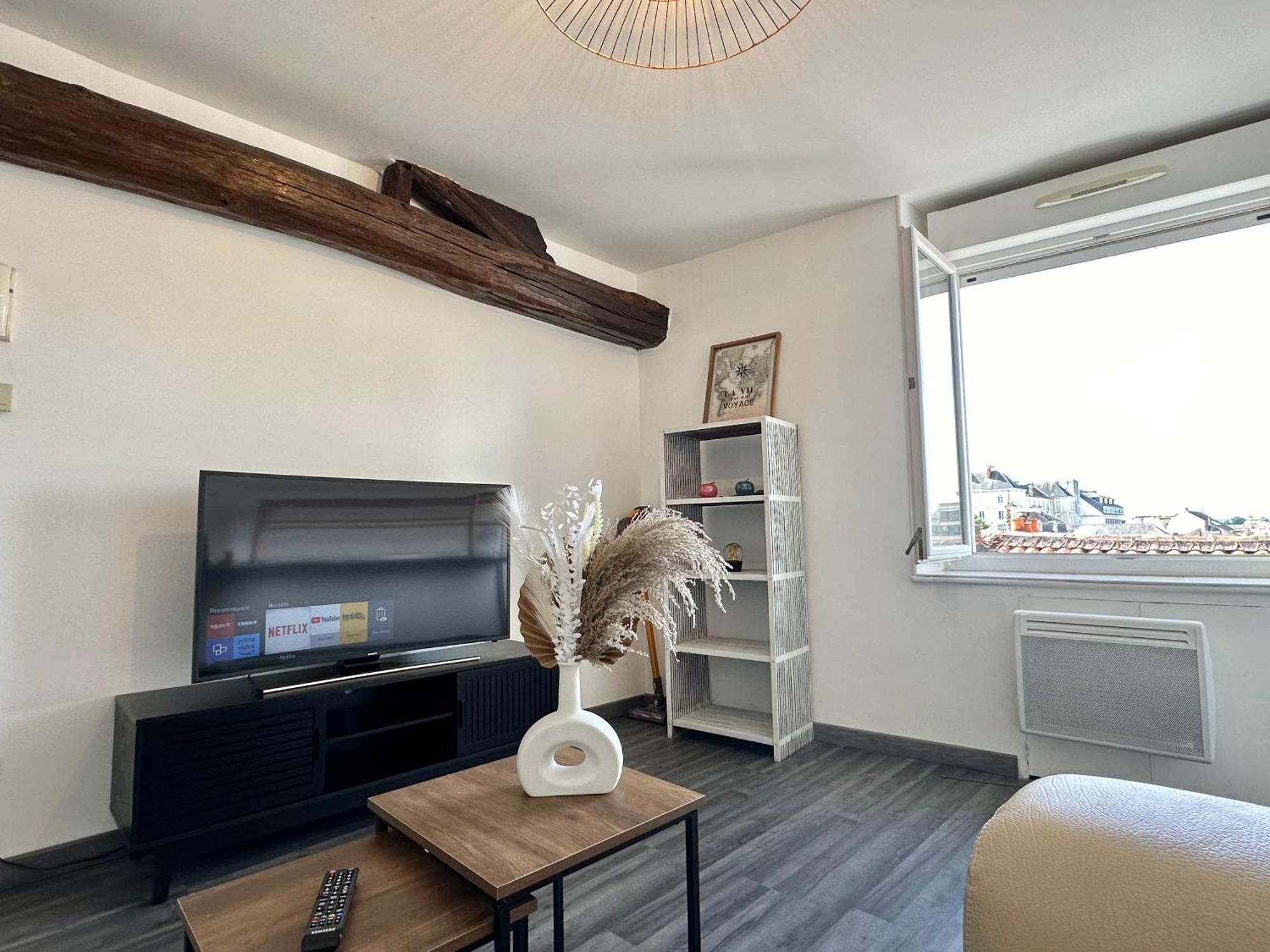 Appartement Cosy En Centre Ville Cholet Exterior photo